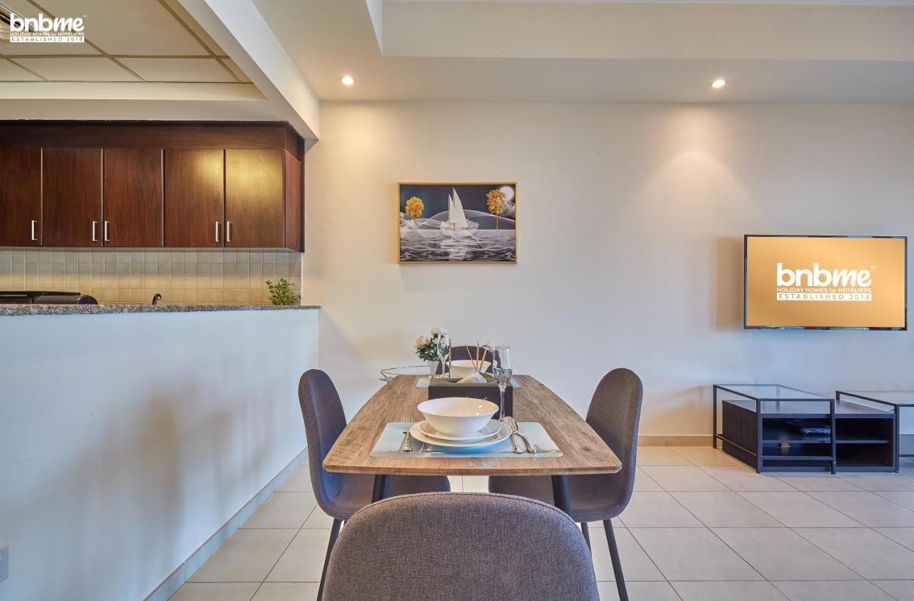 Bnbme - Churchill Tower Apartment Dubai Bagian luar foto
