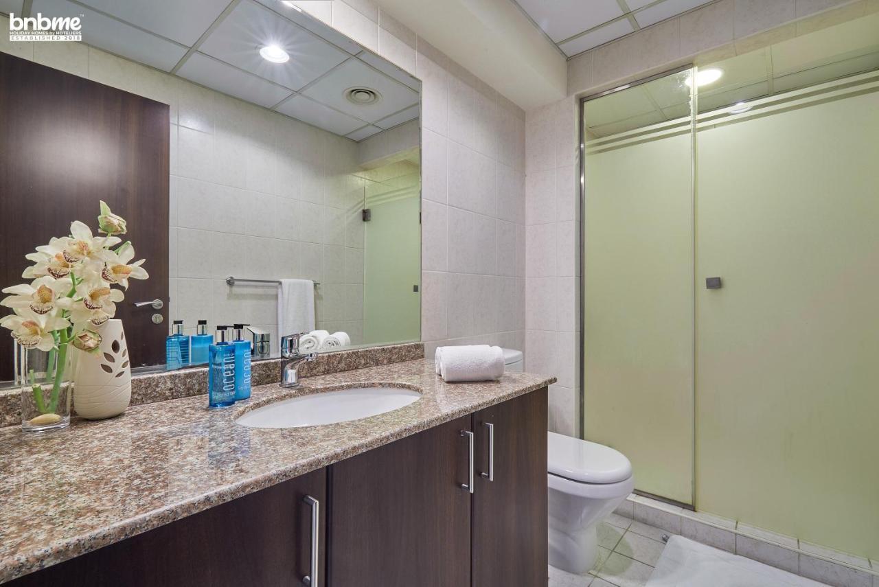 Bnbme - Churchill Tower Apartment Dubai Bagian luar foto